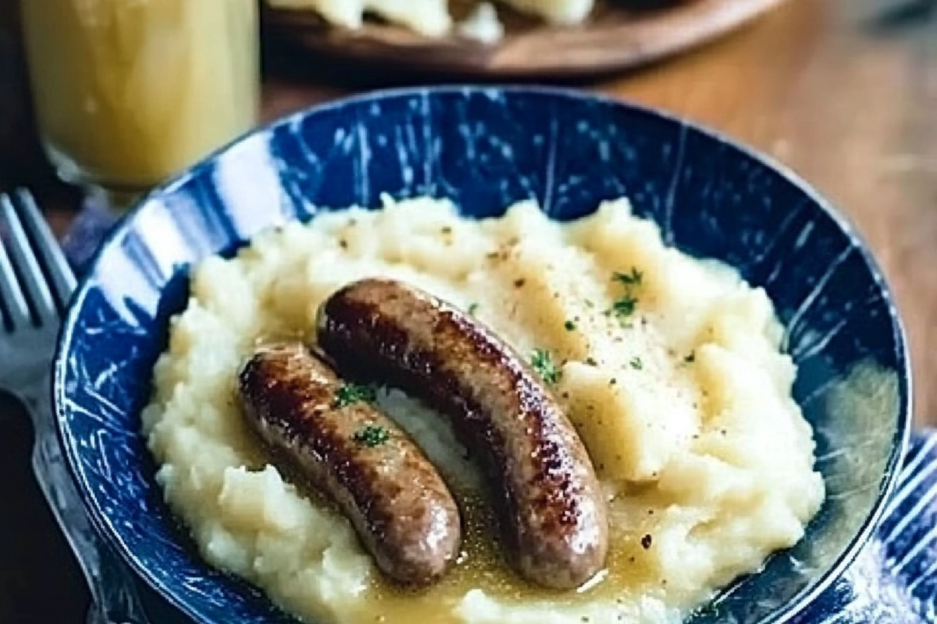 Kiełbaski z puree i sosem