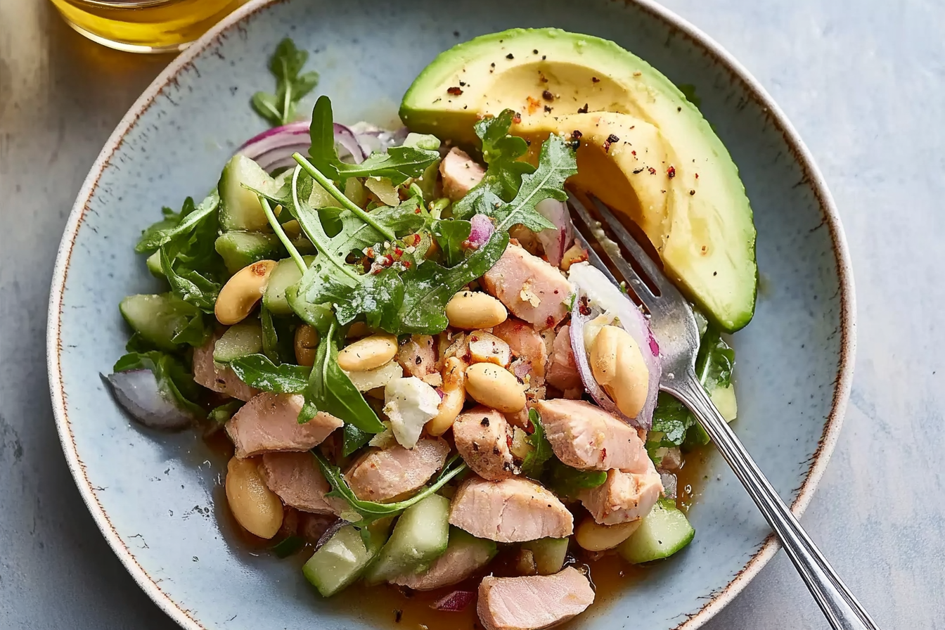 Sałatka z tuńczykiem i avocado