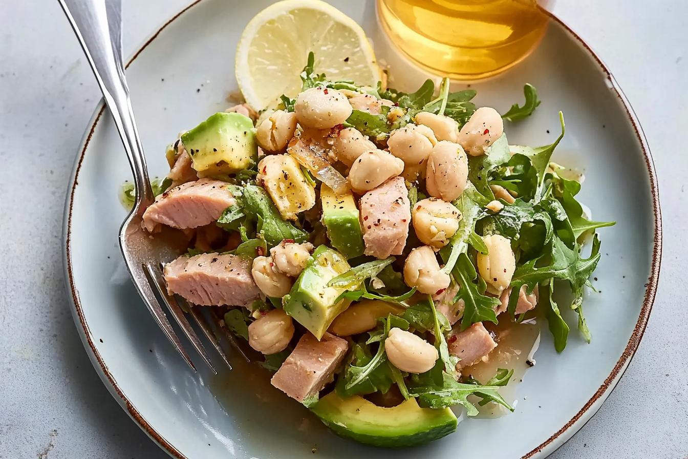 Sałatka z tuńczykiem i avocado