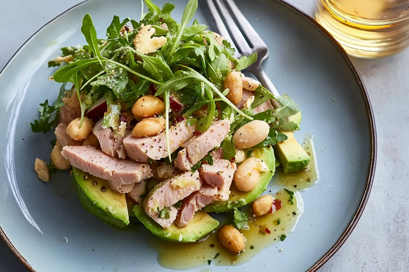 Sałatka z tuńczykiem i avocado